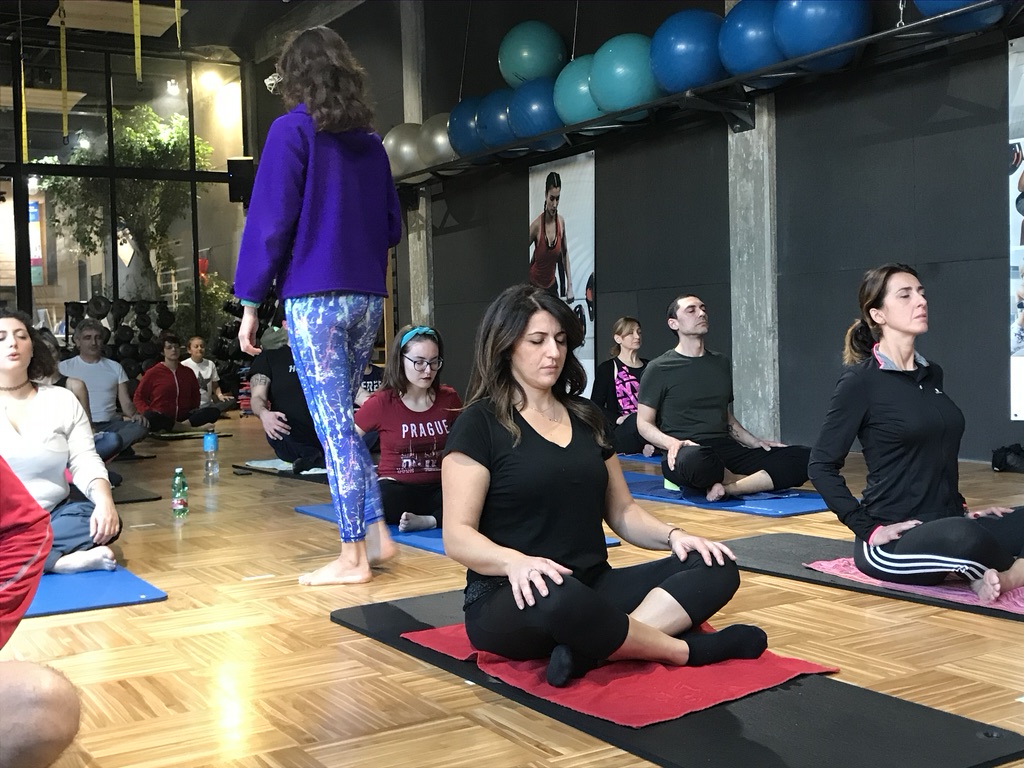 hata Yoga - sesHatha Yoga - sessione per il controllo di ansia e rilassamentosione per il controllo di ansia e rilassamento
